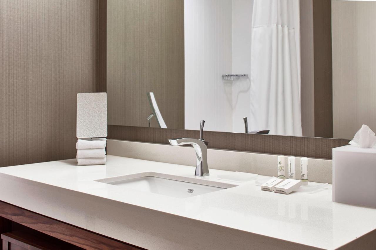 Courtyard By Marriott Minneapolis West Сент-Луис-Парк Экстерьер фото
