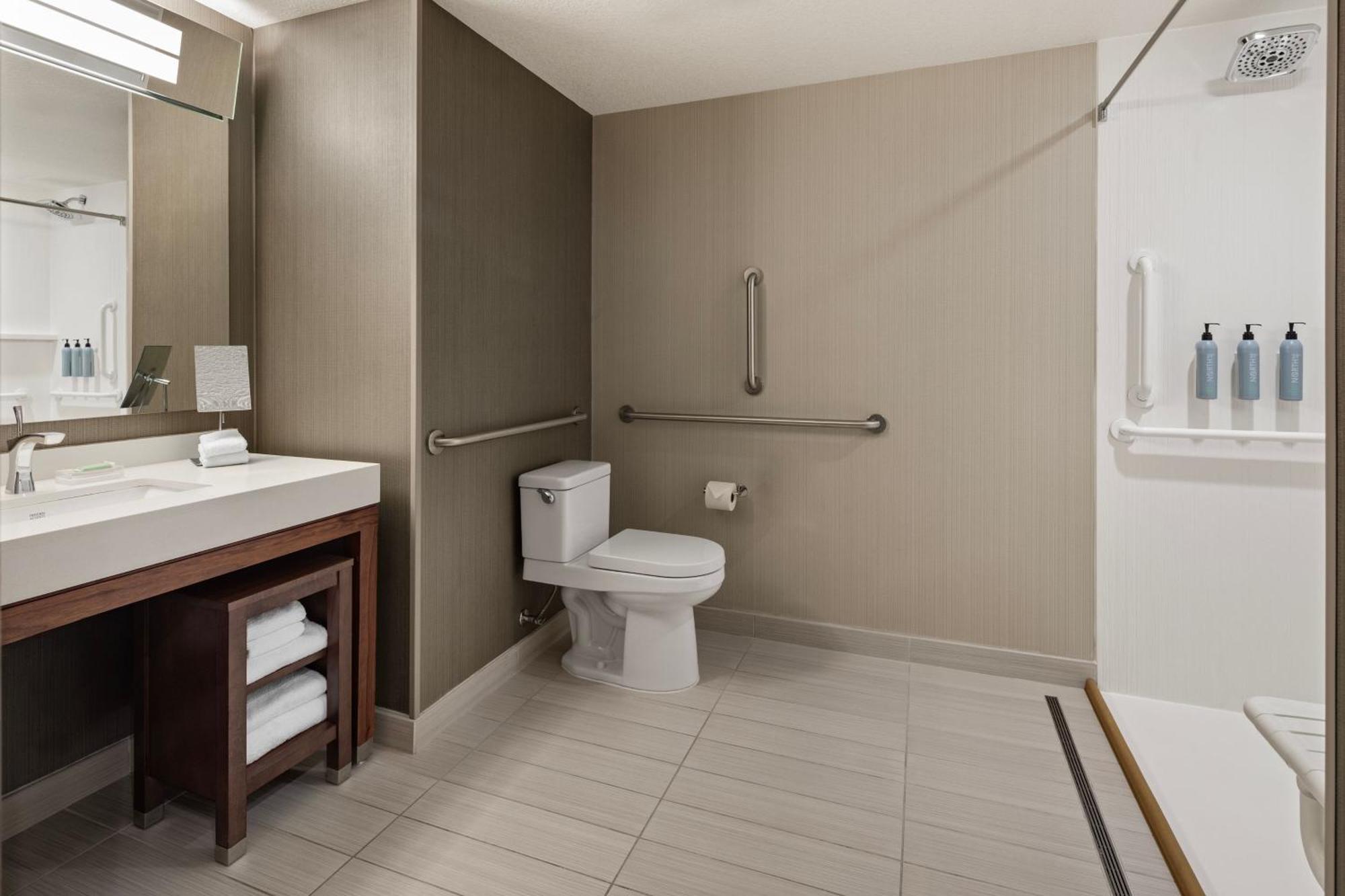 Courtyard By Marriott Minneapolis West Сент-Луис-Парк Экстерьер фото