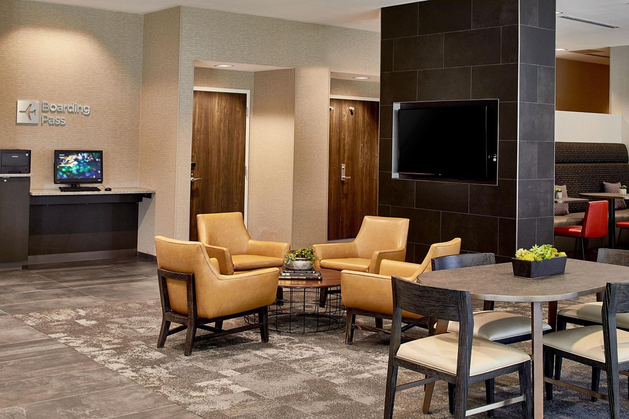 Courtyard By Marriott Minneapolis West Сент-Луис-Парк Экстерьер фото
